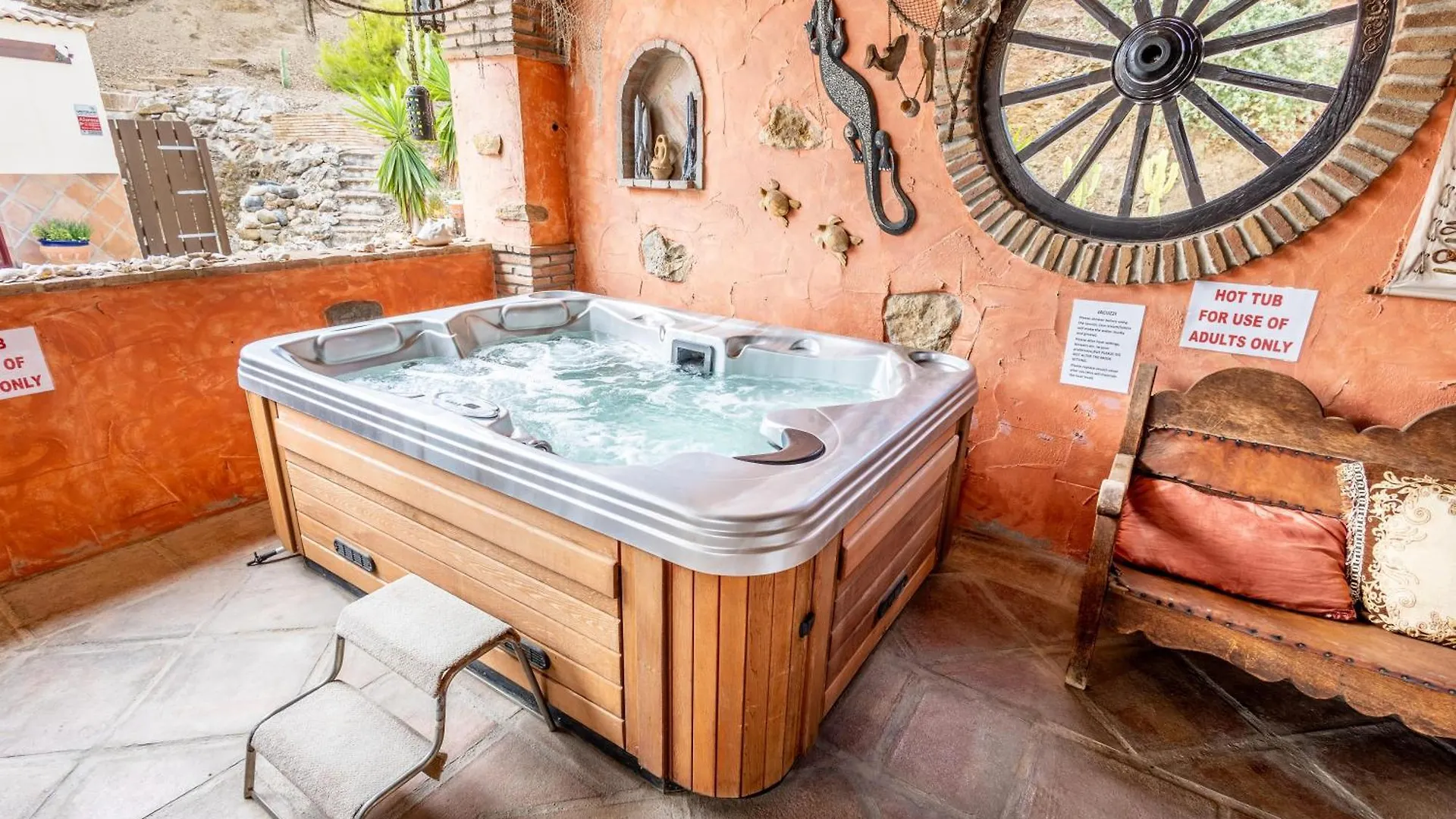 Vakantiehuis Luxurious Private Cabin Pool Hottub & Fireplace Málaga Spanje