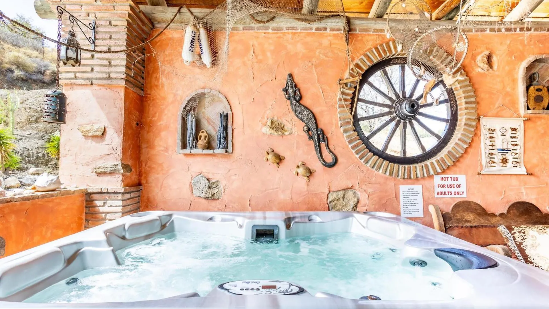 Vakantiehuis Luxurious Private Cabin Pool Hottub & Fireplace Málaga
