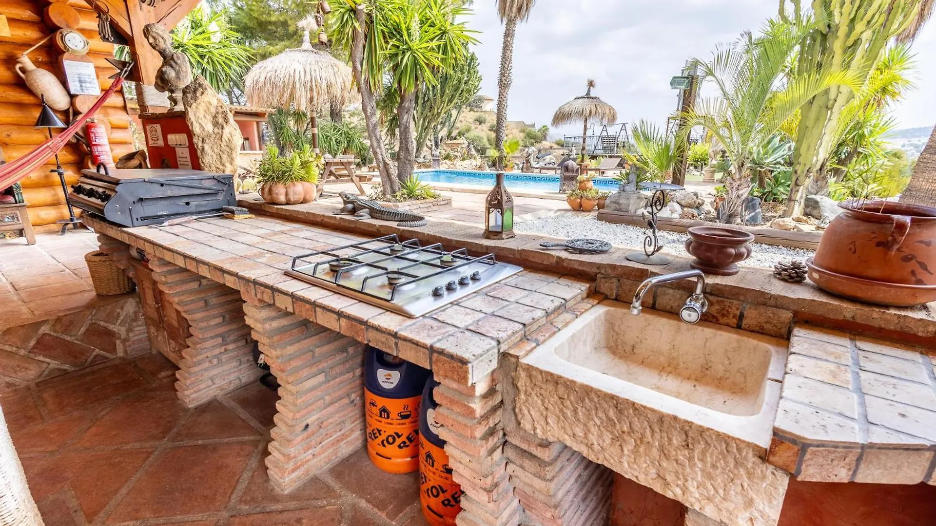 Vakantiehuis Luxurious Private Cabin Pool Hottub & Fireplace Málaga