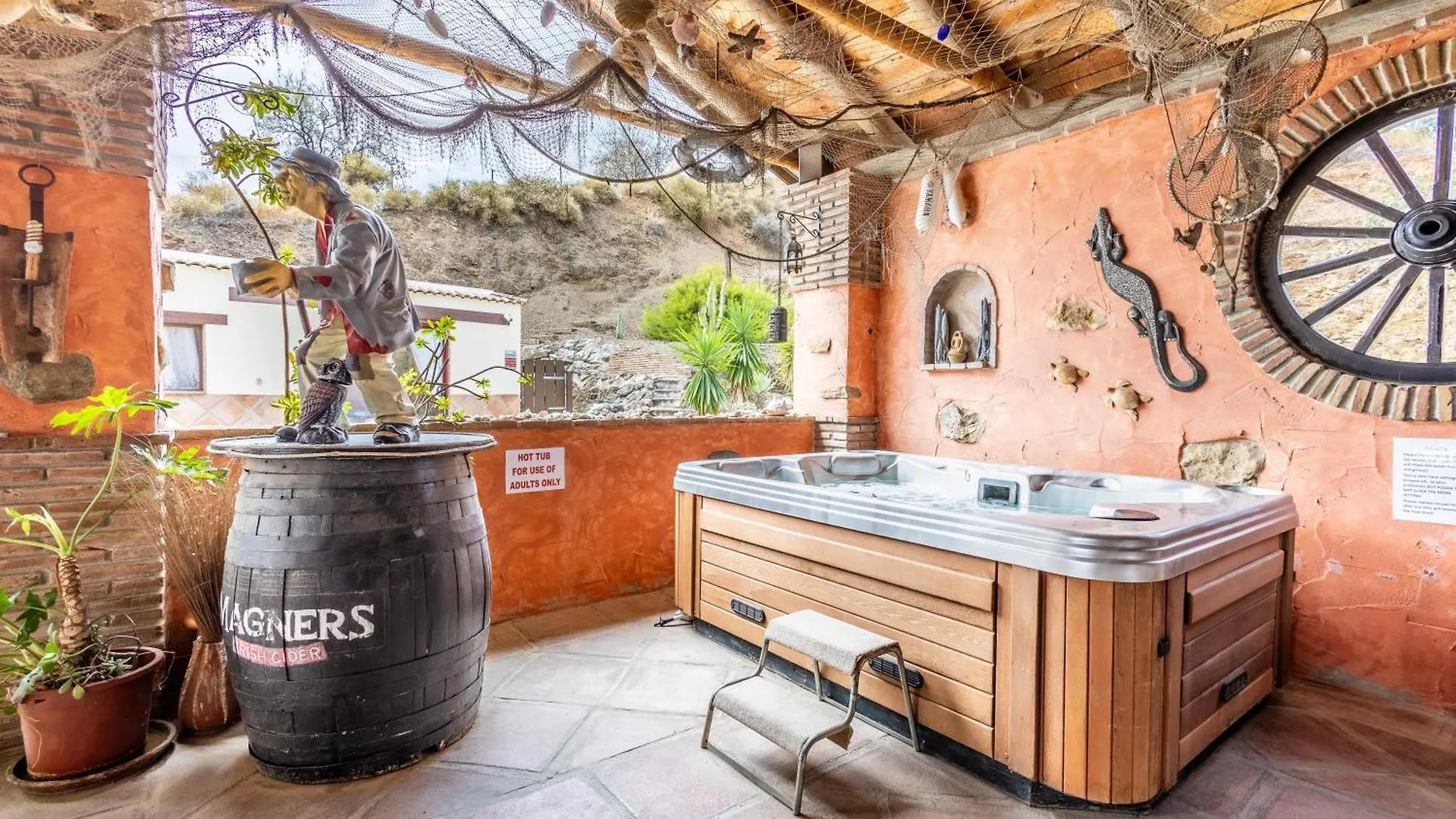 Luxurious Private Cabin Pool Hottub & Fireplace Málaga 0*,  Spanje