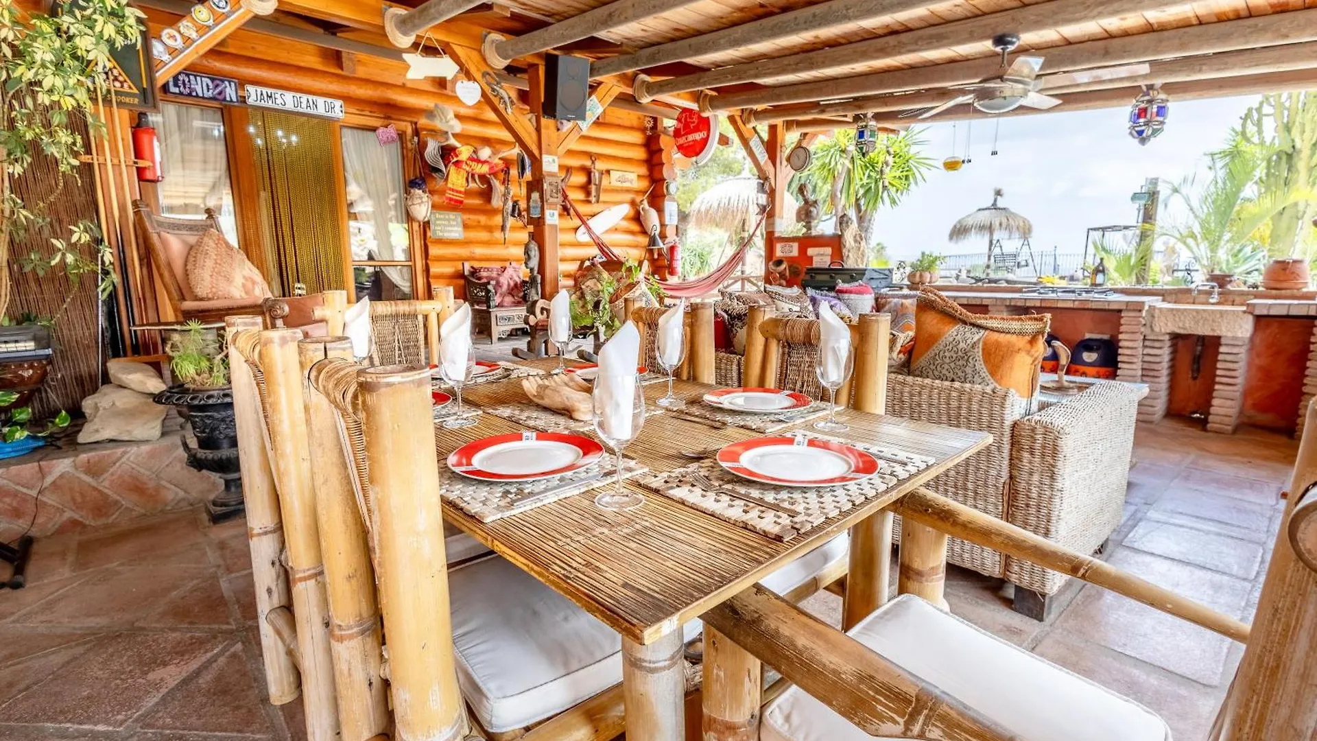 Luxurious Private Cabin Pool Hottub & Fireplace Málaga Vakantiehuis