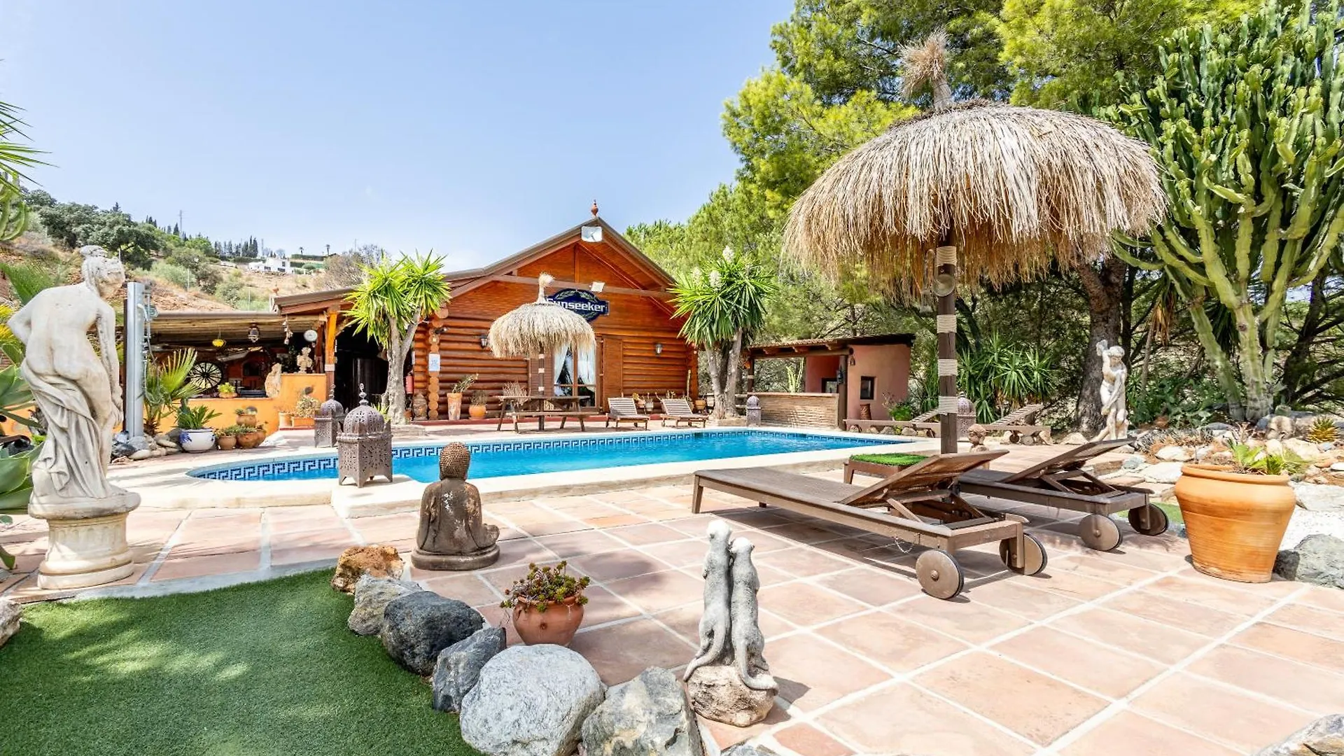 Vakantiehuis Luxurious Private Cabin Pool Hottub & Fireplace Málaga